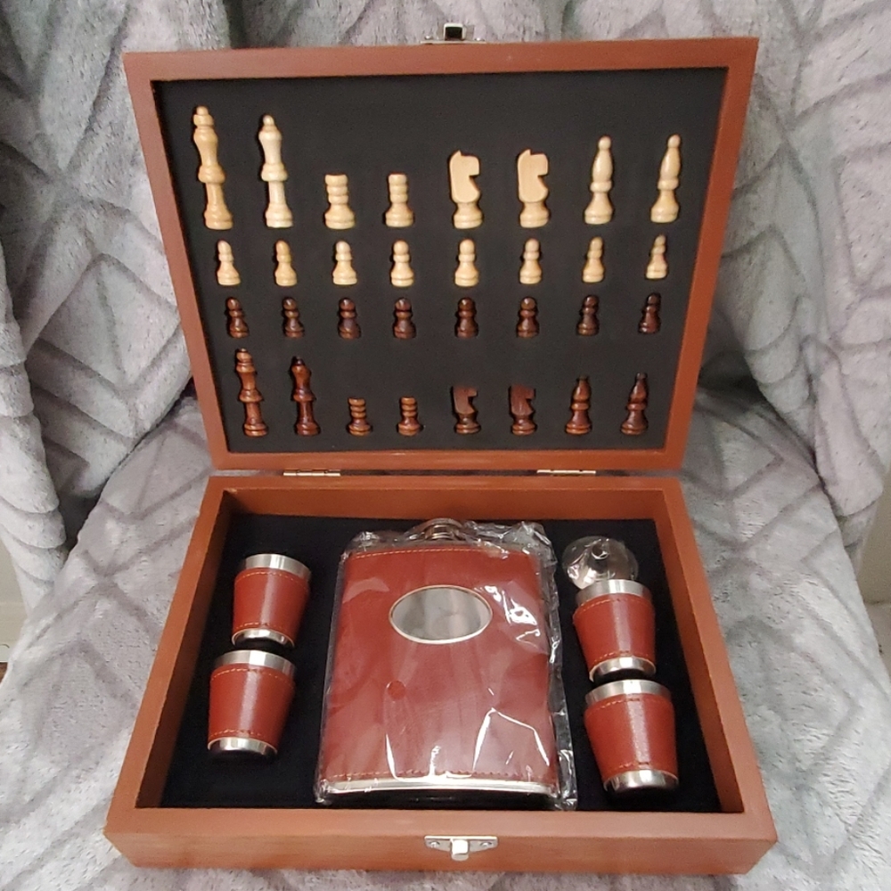 Chest and Liquor set